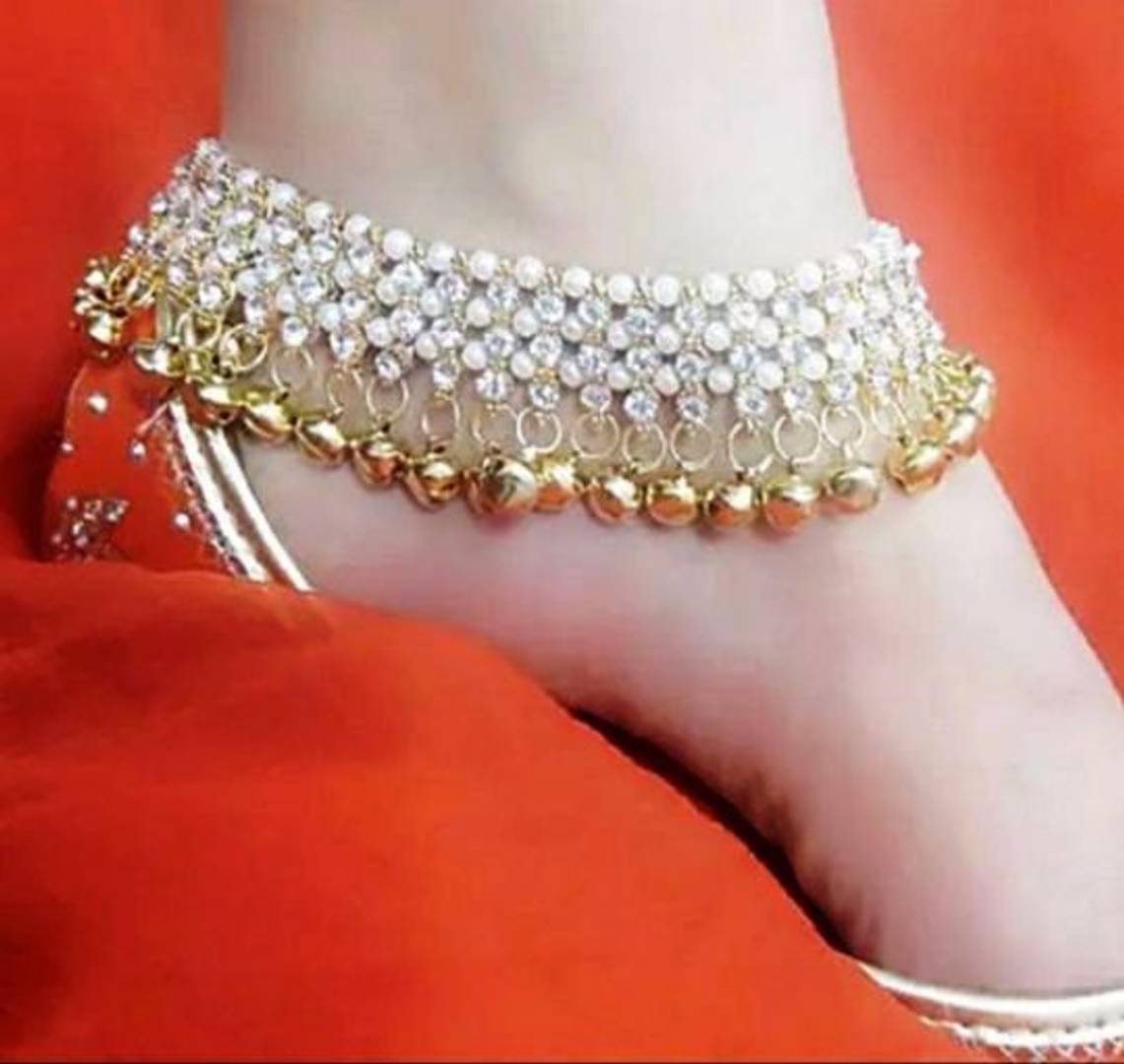 Trendy Beautiful Gold Plated Anklets for Women